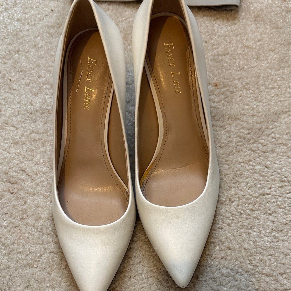 Essex Lane Women's Cream Heels